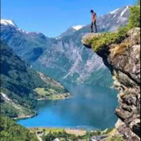 Cozy Log In Nyaraló Geiranger
